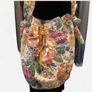 Vintage Richmark Floral bucket Bag